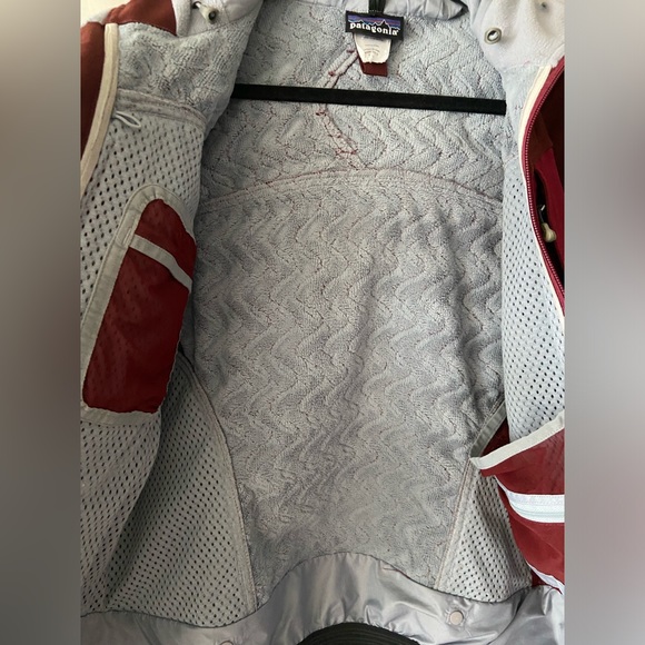 Patagonia Women’s Jacket with Fleece Interior - Picture 2 of 16